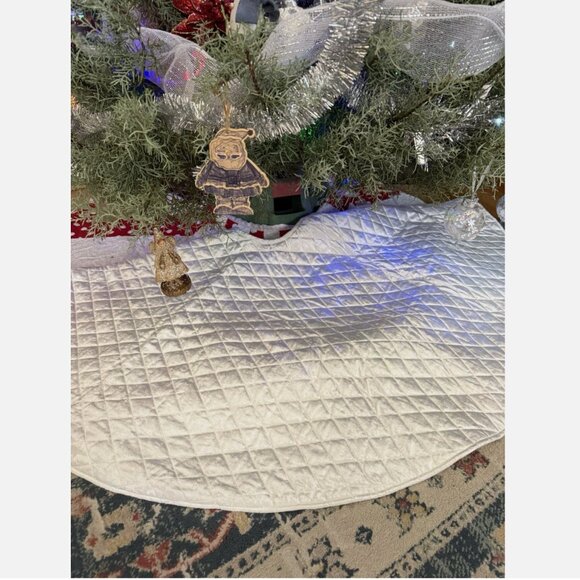 Dillard's Trimsetter Christmas White Velvet Quilted Tree Skirt LARGE 60" - Picture 2 of 8